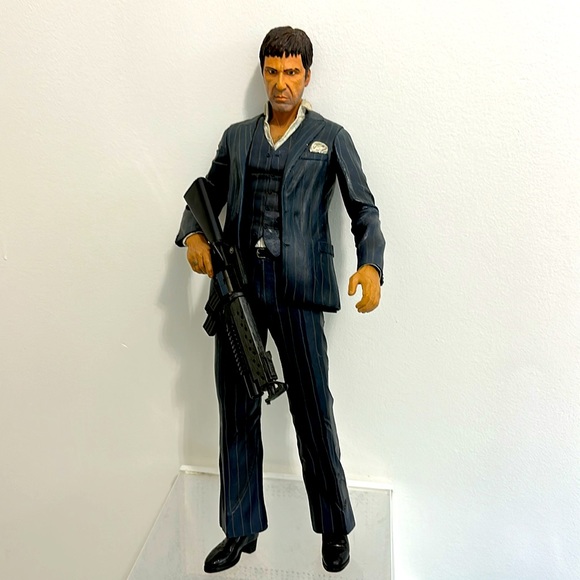LARGE 18" Action Figure
SCARFACE AL PACINO TONY MONTANA NECA 2006 - Picture 2 of 9